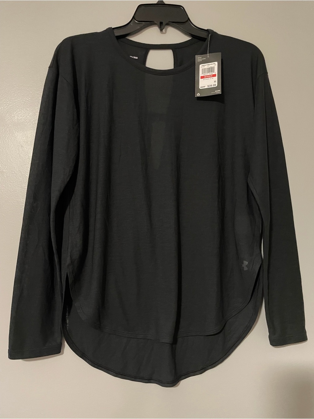 🎬NWT Under Armour Black Women's Long Sleeve Crew Neck Top